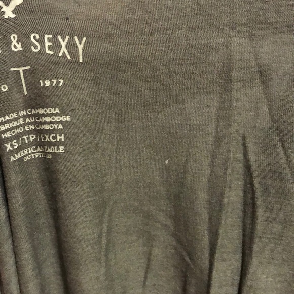 ✨2/$10✨ American Eagle Floral Dark Army Green V-Neck Tee - Picture 6 of 6